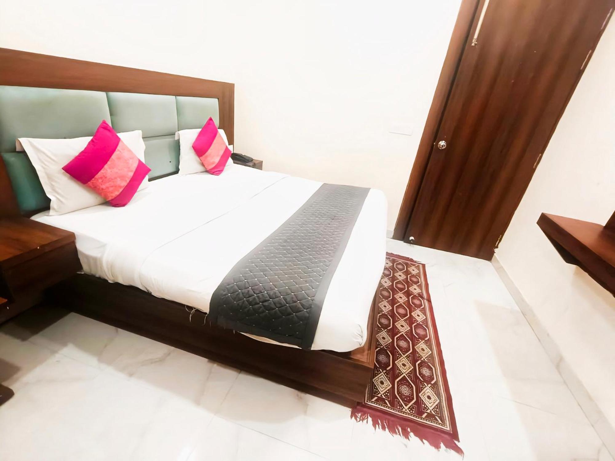 Glace Stay Inn Near Igi Airport Нью-Делі Екстер'єр фото